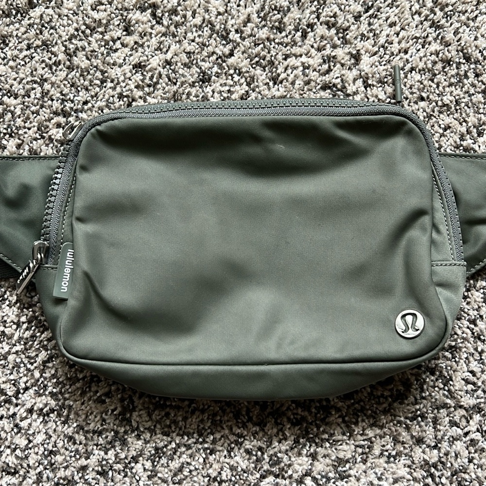 Lululemon Everywhere Bag 2L